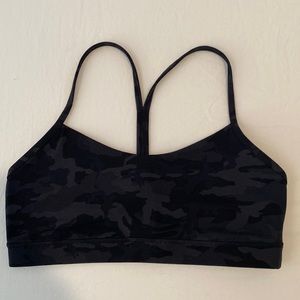 Lululemon sports bra. No tag. Fits like medium 6-8